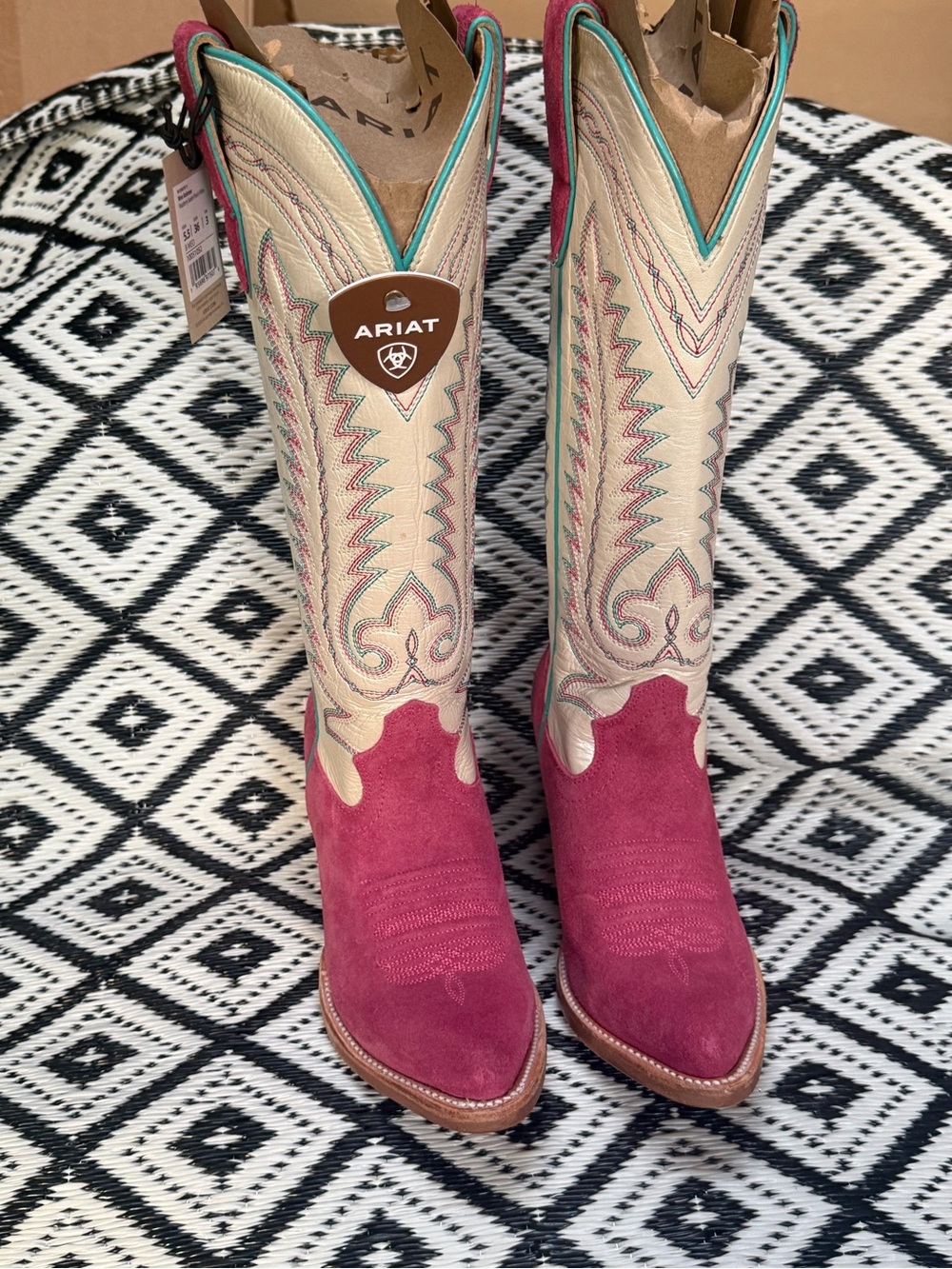 Ariat Ambrose Raspberry Suede/Pearly White